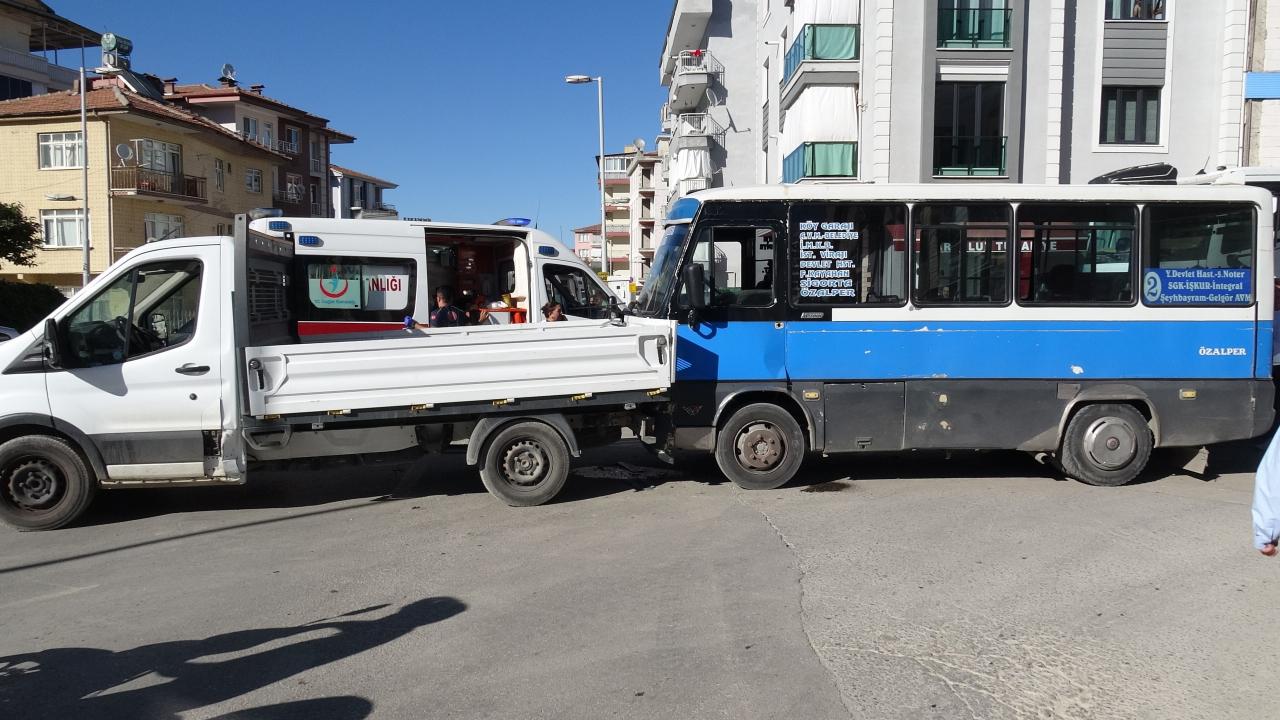 Freni bosalan yolcu minibusu dehset sacti onune gelene carpti 7 yarali var dIklmSLM